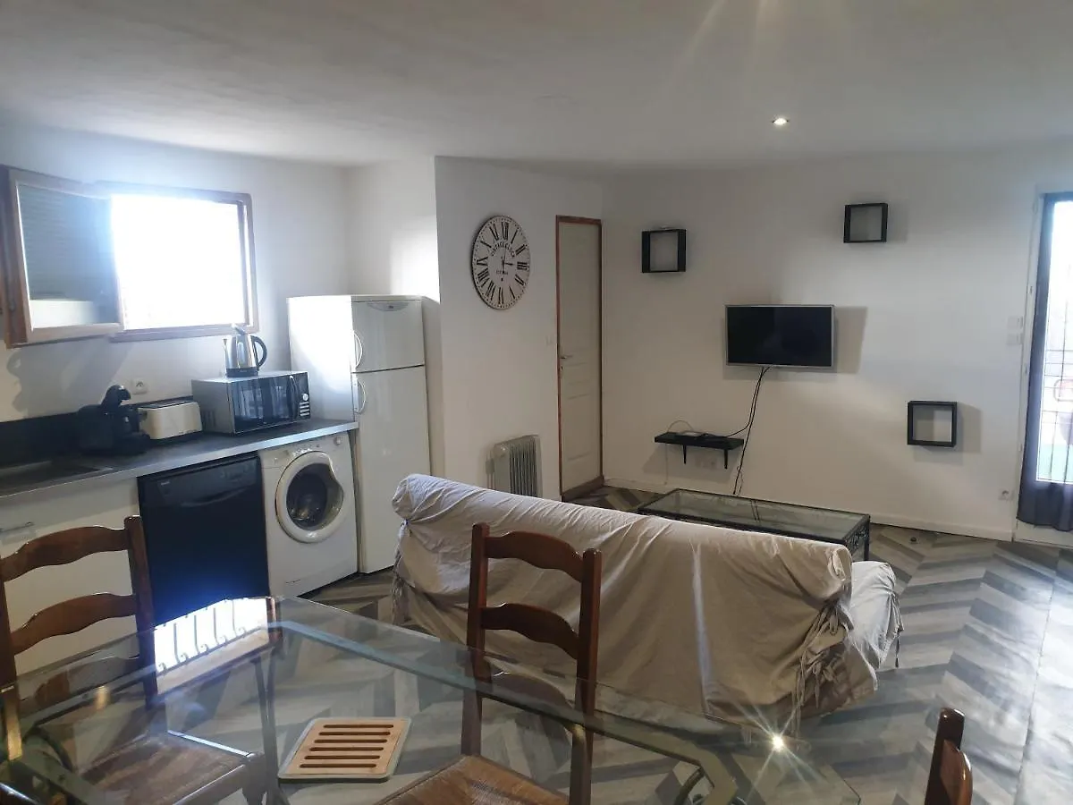 Le Blarsois Apartment 0*, Blars